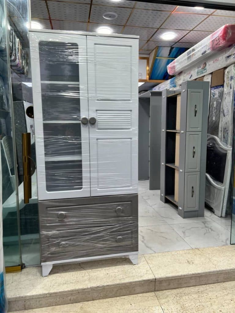 فروشگاه تشک رمانتیک و رویال عزت دوست در فومن