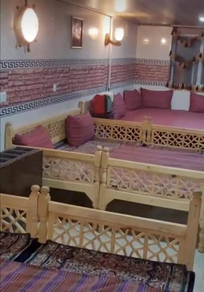 غذاخوری و دیزی سرای دایی نصرت در همدان