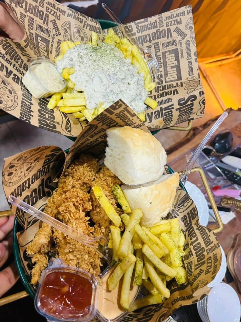 کافه و رستوران فرشید در کهنوج