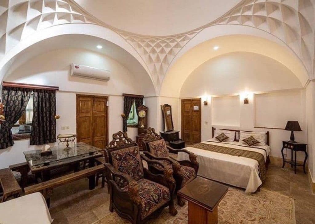 هتل اقامتی و کافه رستوران مهر در یزد