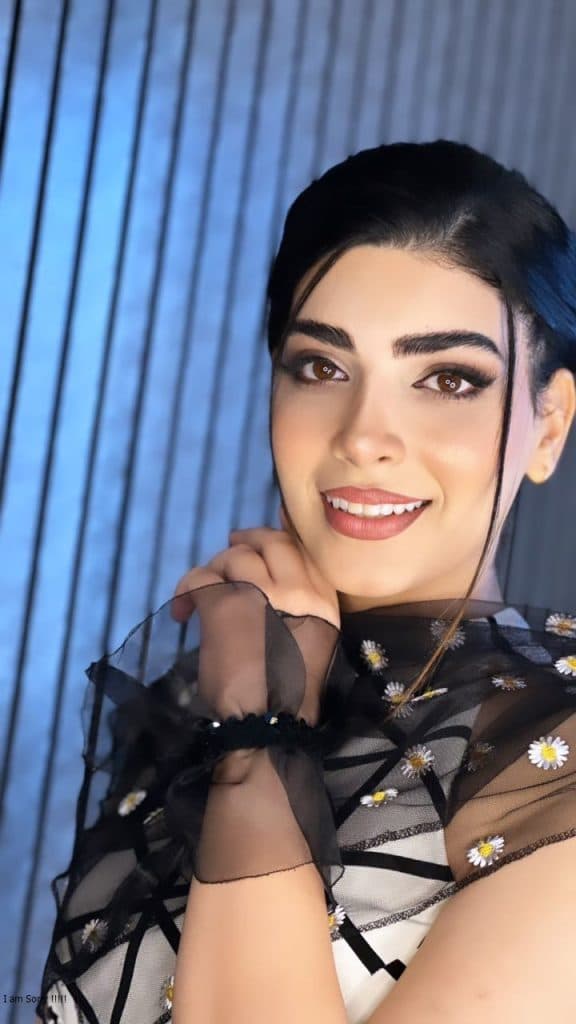 خدمات و آموزش میکاپ و شنیون تخصصی عروس مهتاب بیوتی در رشت گیلان