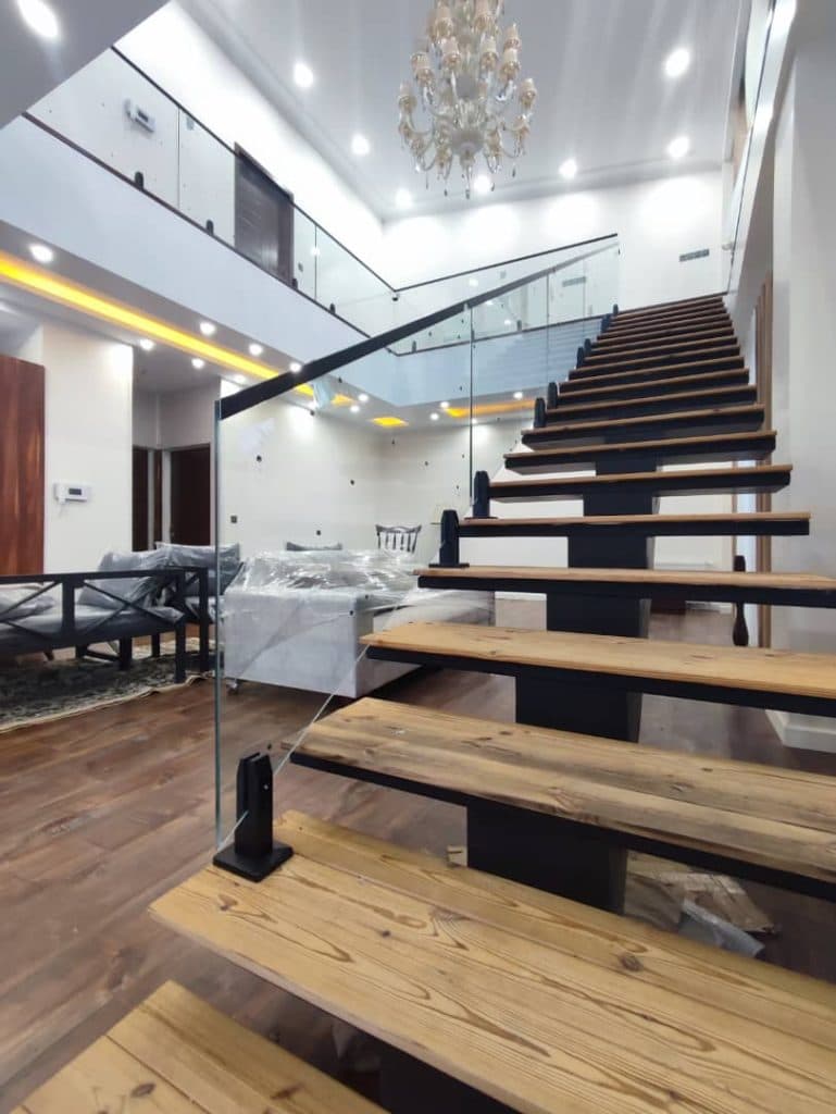 خدمات و نصب نرده شیشه ای و استیل شهر نرده پارلا استیل در گیلاوند تهران