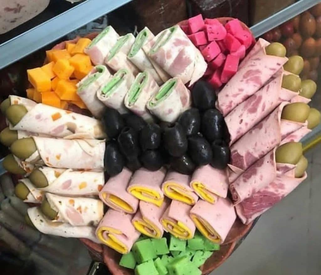 فروشگاه سوسیس و کالباس پروتئین لند در کیش