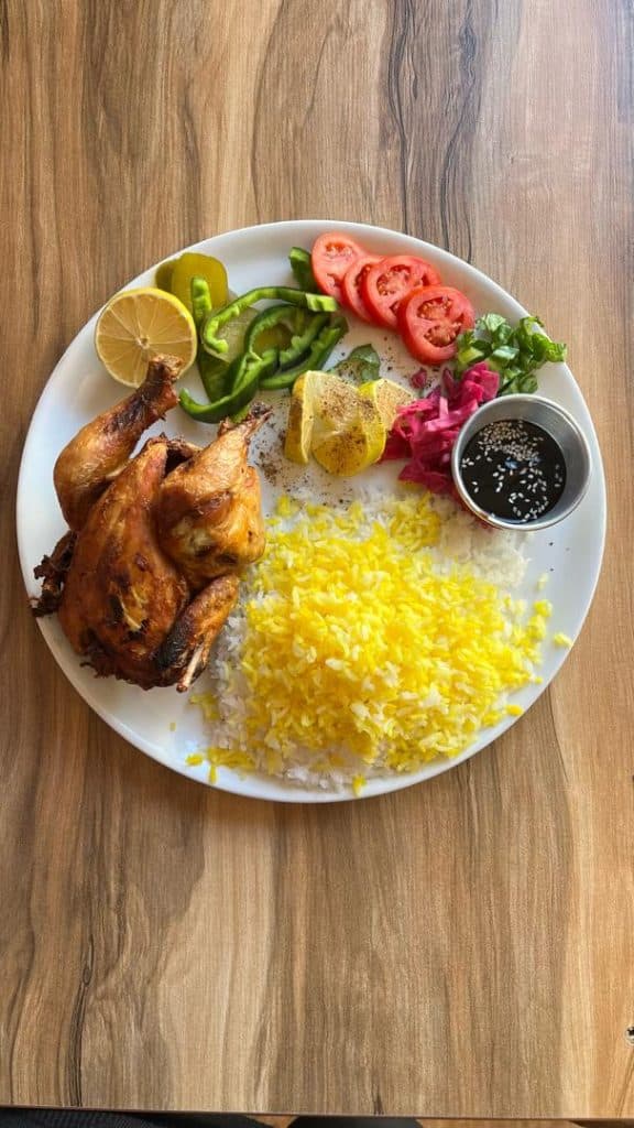 رستوران و سفره خانه سنتی عمارت یار در کرمان