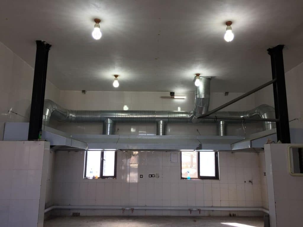 طراحی و تولید هود صنعتی ایتالیایی جزیره باکسی و حلال تهویه صنعت در شیراز