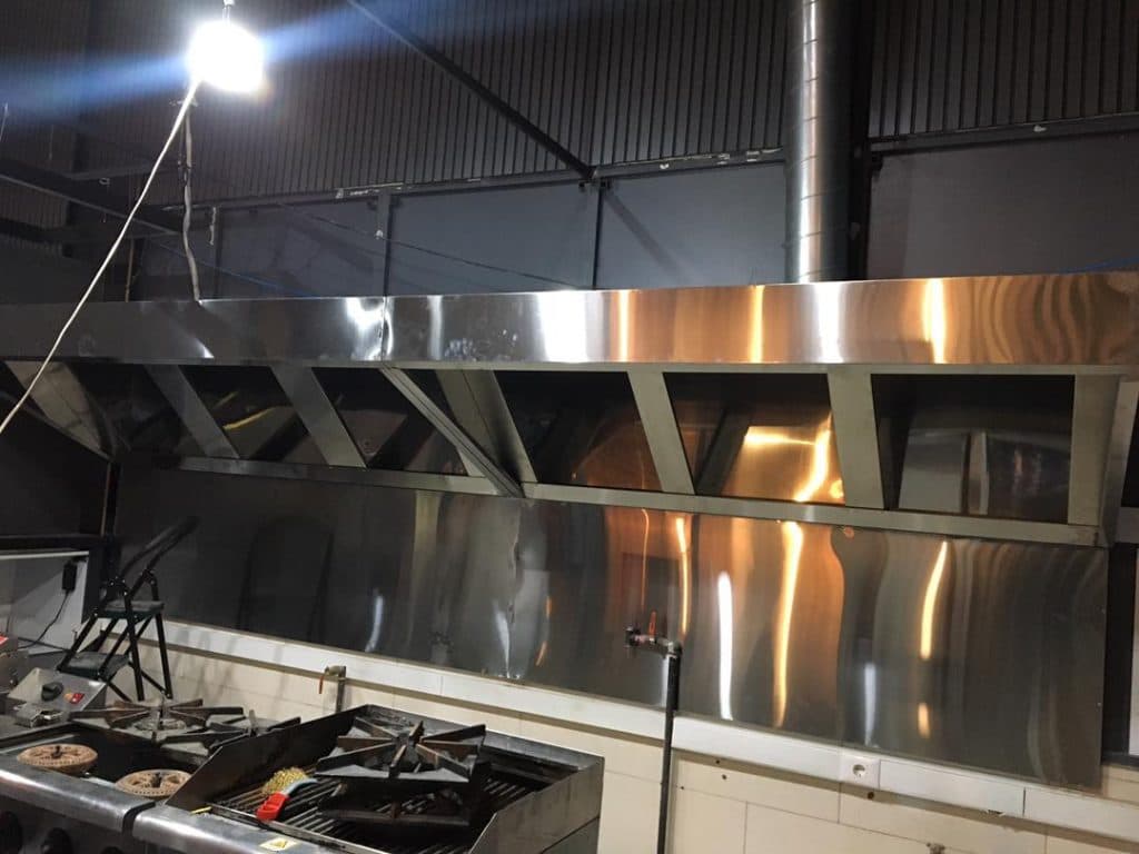 طراحی و تولید هود صنعتی ایتالیایی جزیره باکسی و حلال تهویه صنعت در شیراز