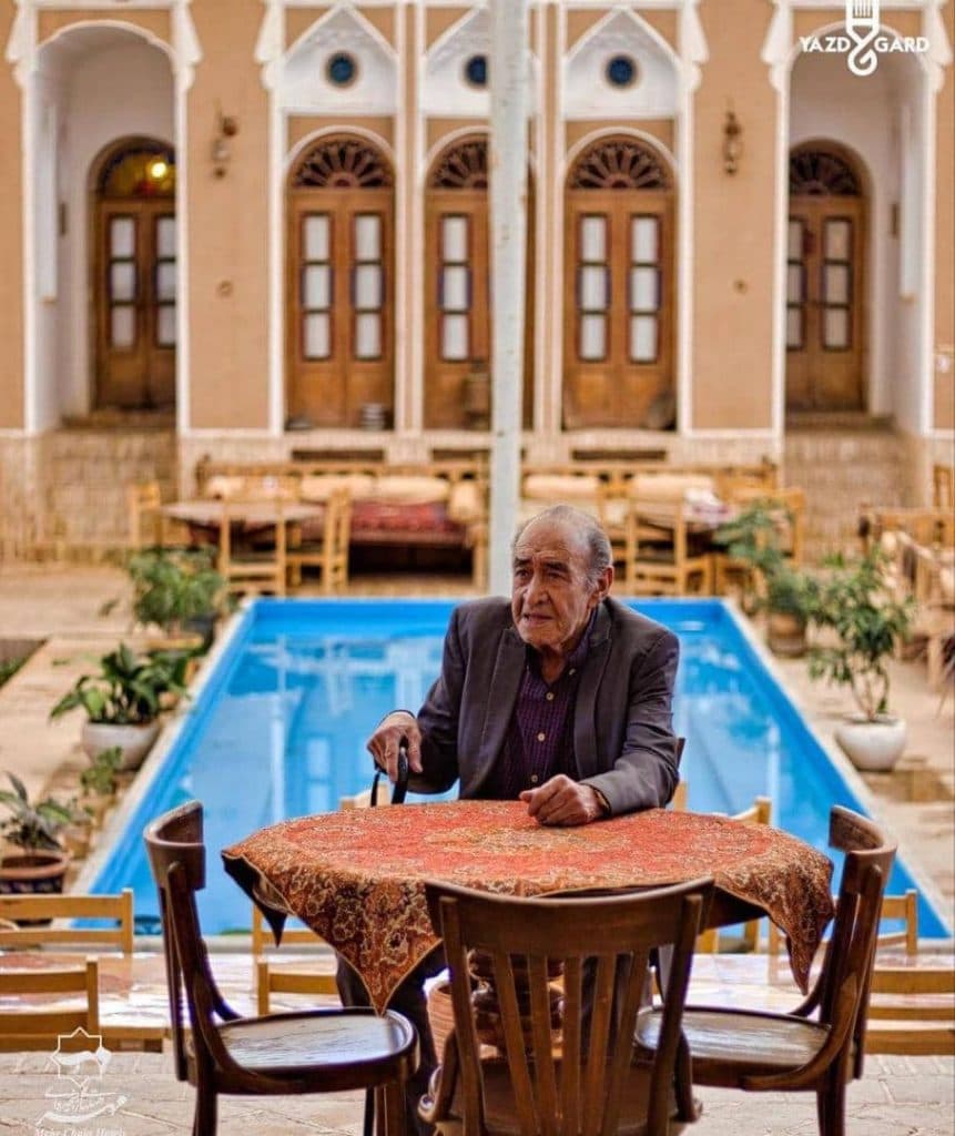 هتل اقامتی و کافه رستوران مهر در یزد