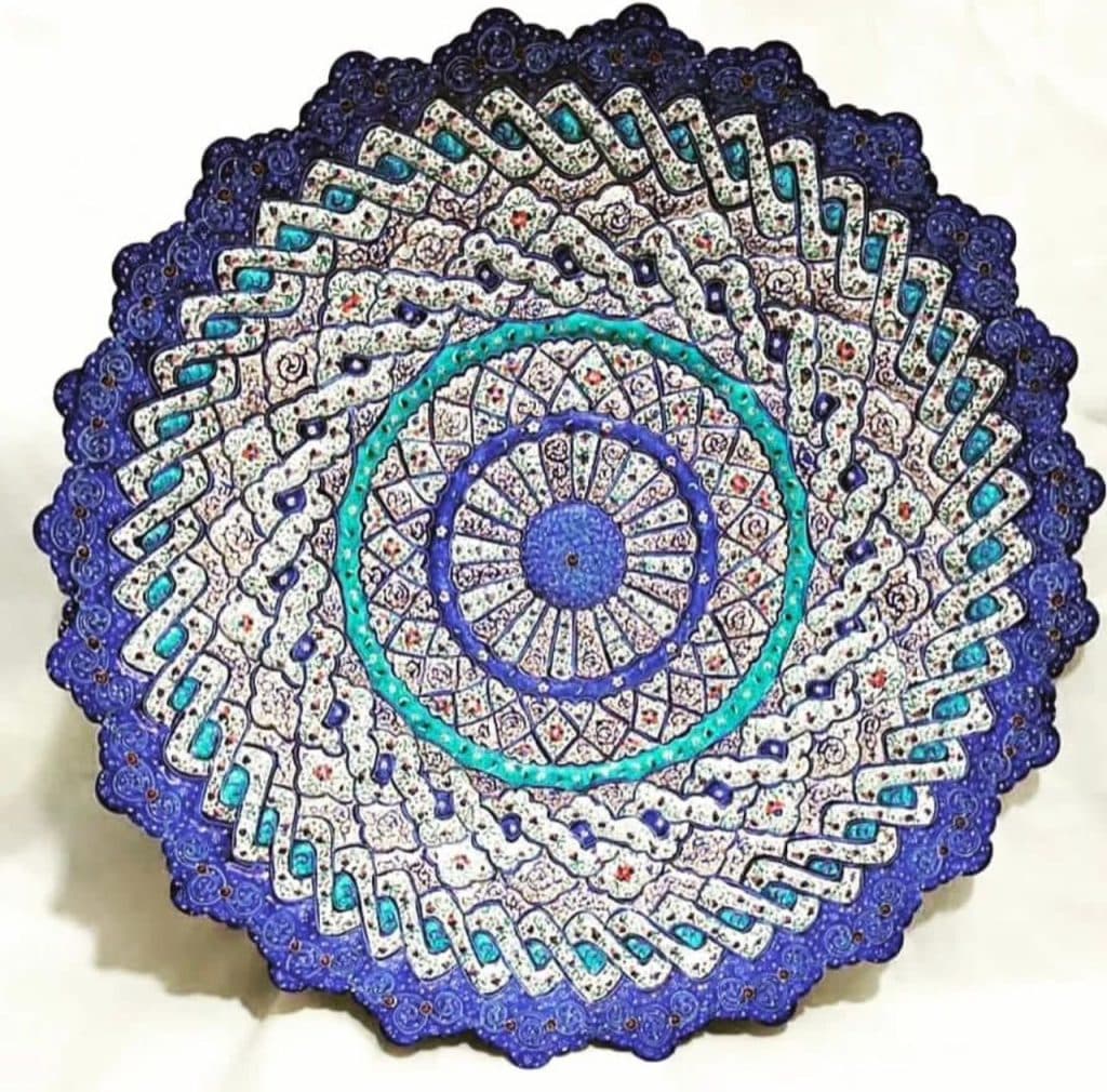 طراحی و اجرای مینا کاری ظروف سفالی و مسی و چاپ فرش ترنج در خرمشهر خوزستان