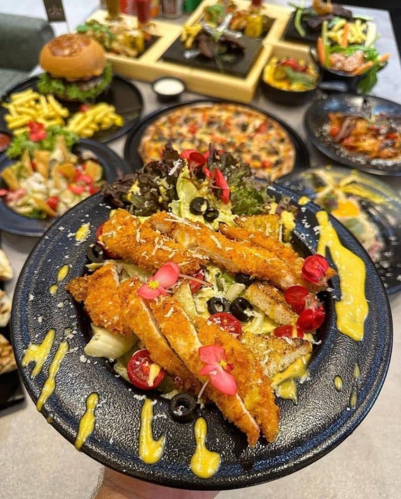 کافه رستوران سه ضلع در تبریز