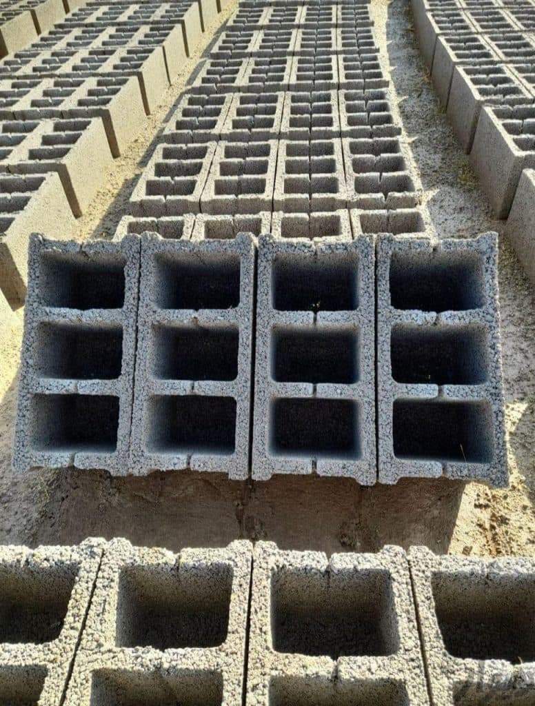 تولیدی بلوک و قطعات بتنی کیانی در همدان