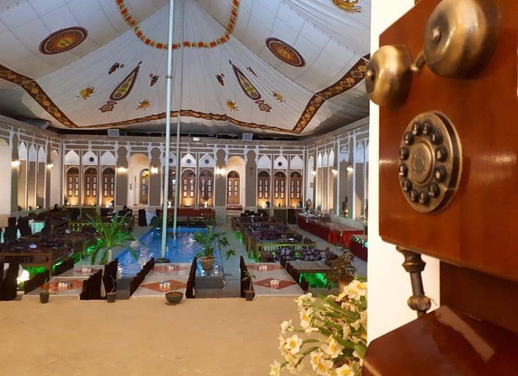 هتل اقامتی و کافه رستوران مهر در یزد