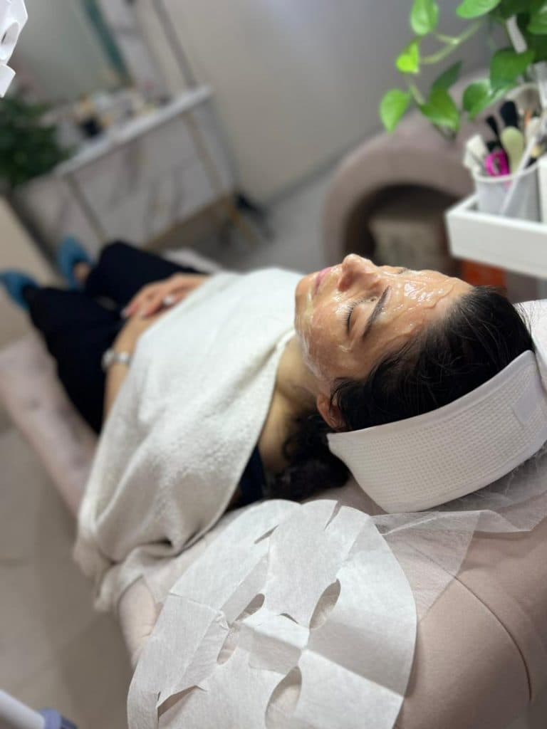 پاکسازی پوست آرزو رحیمی در گوهردشت کرج