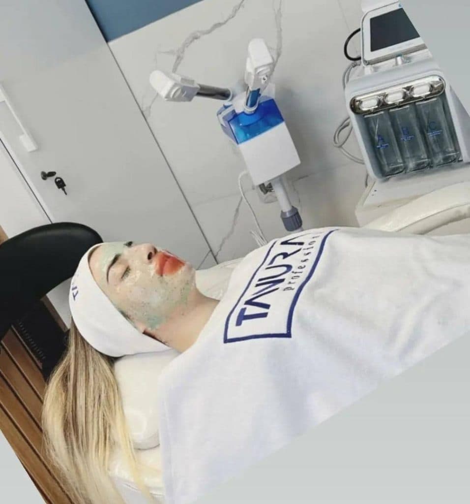 سالن زیبایی فیروزه شیرازی در شیراز