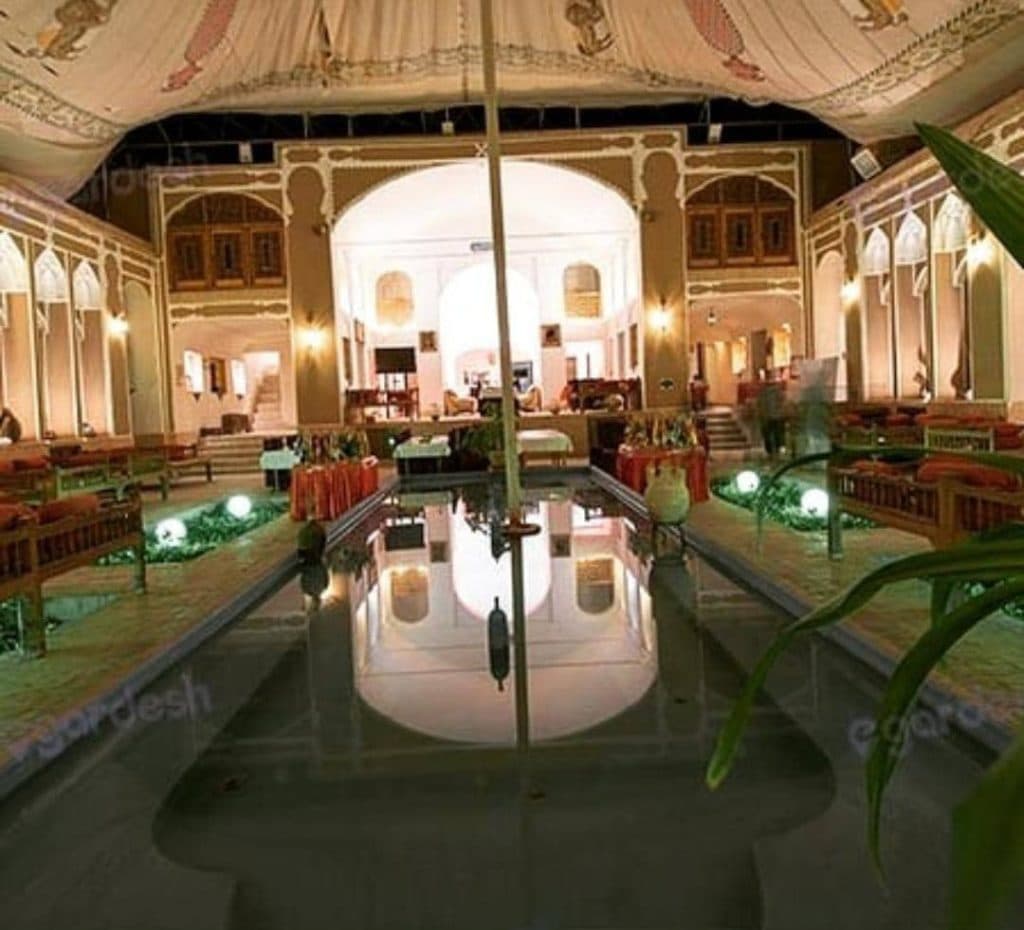 هتل اقامتی و کافه رستوران مهر در یزد