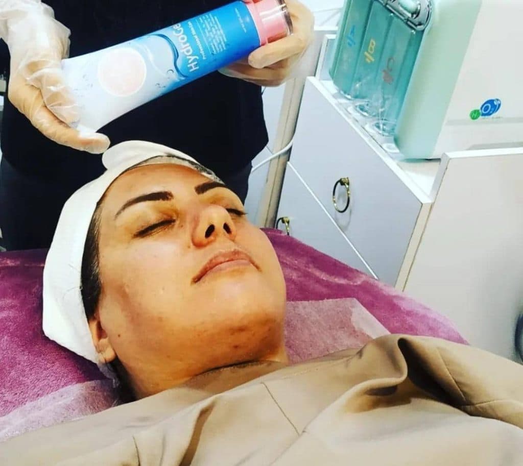 مرکز تخصصی و آموزشی فشیال و پاکسازی پوست شانا بیوتی در شیراز