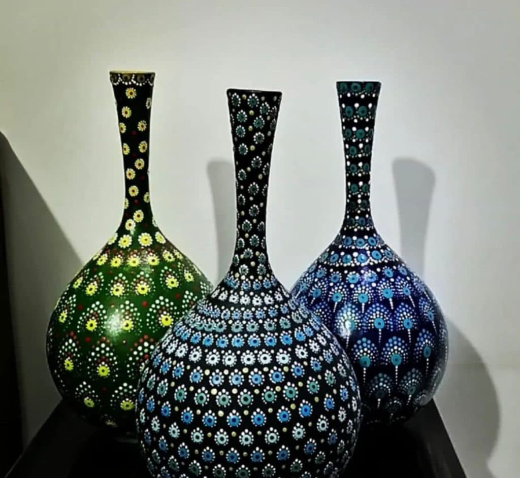 طراحی و اجرای مینا کاری ظروف سفالی و مسی و چاپ فرش ترنج در خرمشهر خوزستان