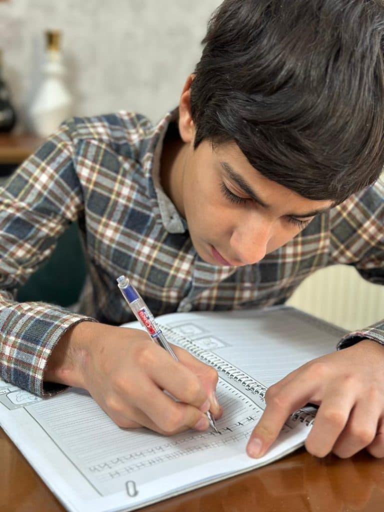 تدریس خصوصی زبان انگلیسی آنلاین و حضوری الهام خاویاری در غرب تهران