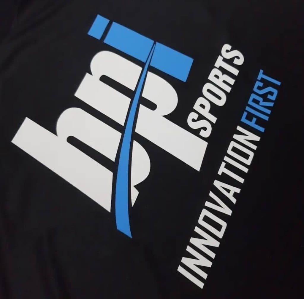 تولید چاپ و فروش پرچم ساحلی و پرچم تشریفات اثر در ارومیه