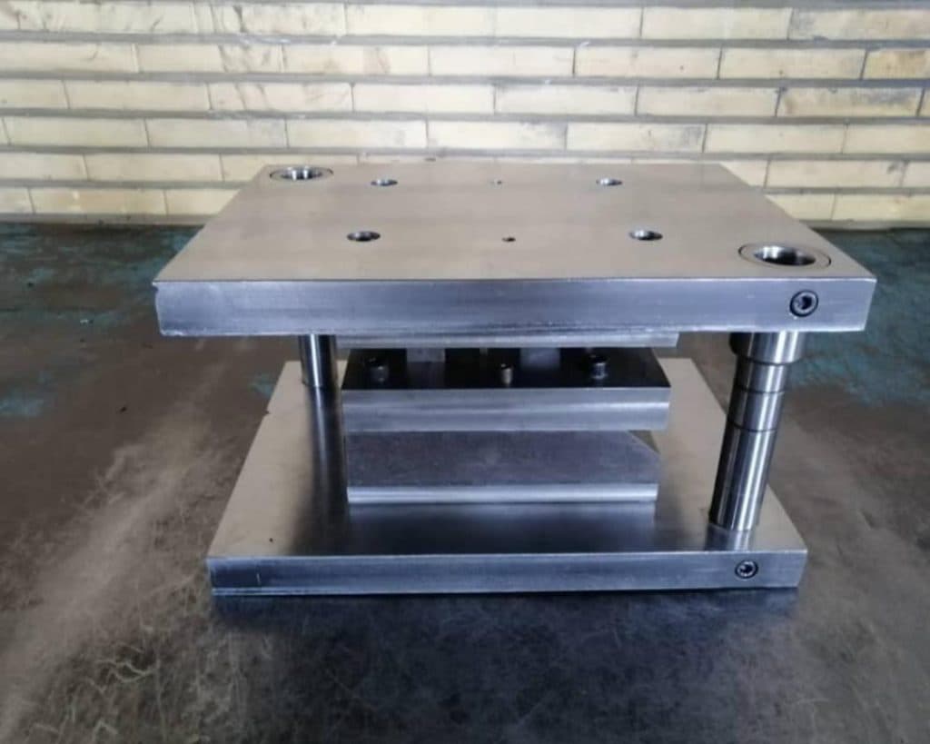 ساخت قالب قطعات پلاستکی دایکست سمبه ماتریس فوم راد صنعت پیشگام در البرز