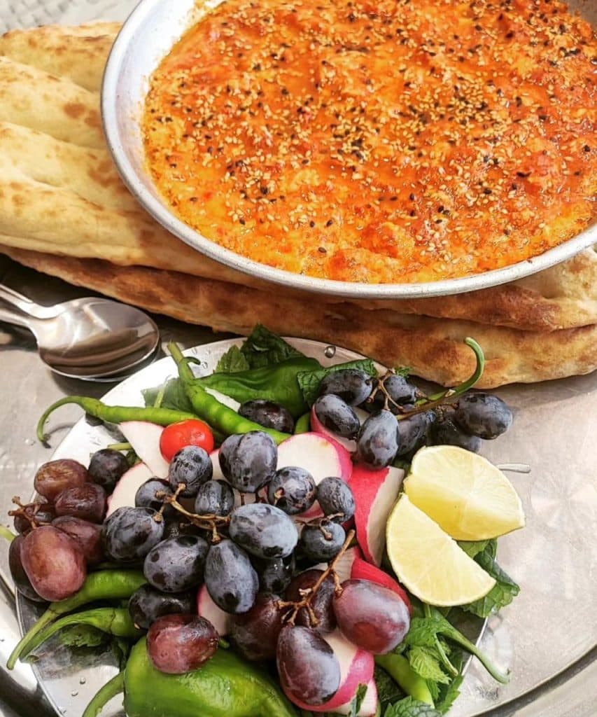 املت تبریز پاشا صبحانه با نان داغ در تبریز