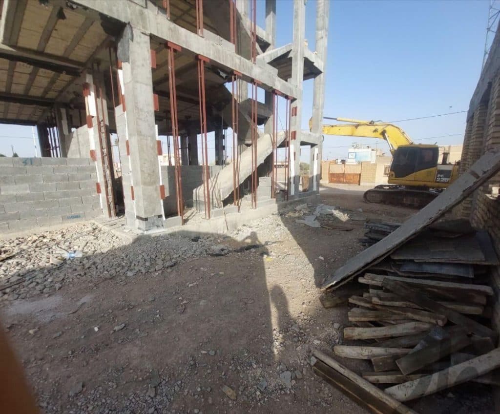 جوشکاری و ساخت و نصب والپست ناودانی و گیره نبشی منقطع طهماسبی در یزد