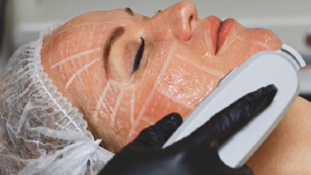 كلينيک زيبايي و پوست و مو رويايي در رفسنجان