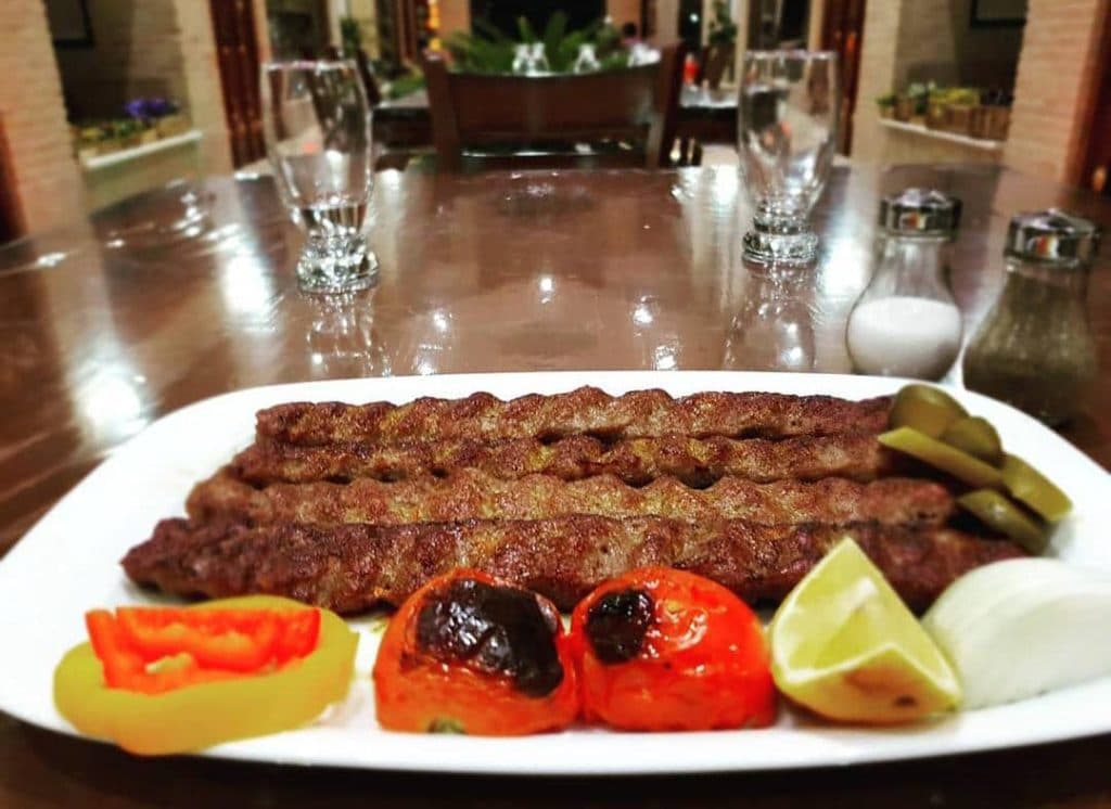 مجتمع خدمات رفاهی باغ ایرانی در اردکان یزد