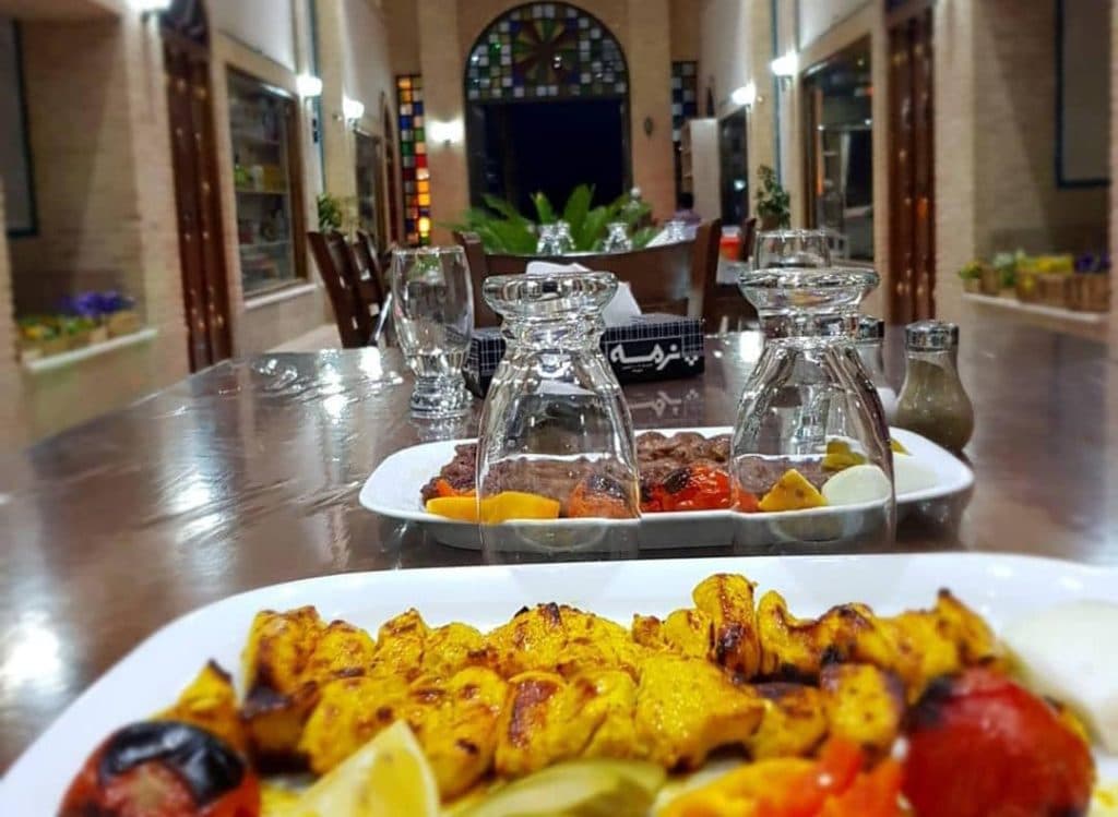 مجتمع خدمات رفاهی باغ ایرانی در اردکان یزد