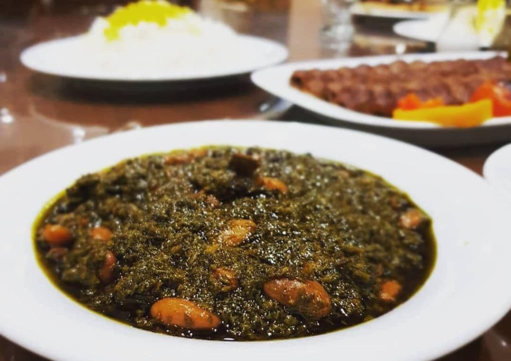 مجتمع خدمات رفاهی باغ ایرانی در اردکان یزد