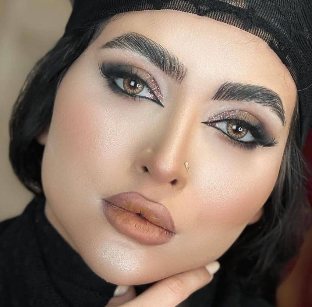 سالن زیبایی آموزش و خدمات تخصصی میکاپ عروس یگانه انتظاری در نیشابور