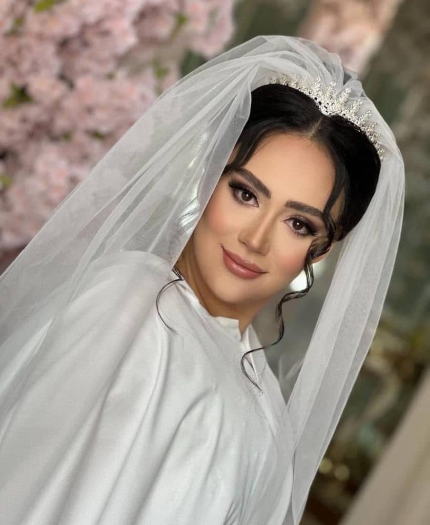 سالن زیبایی آموزش و خدمات تخصصی میکاپ عروس یگانه انتظاری در نیشابور
