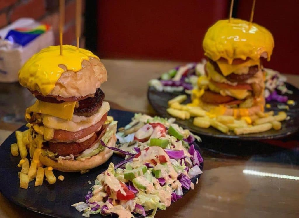 کافه رستوران کاریزما در بابلسر