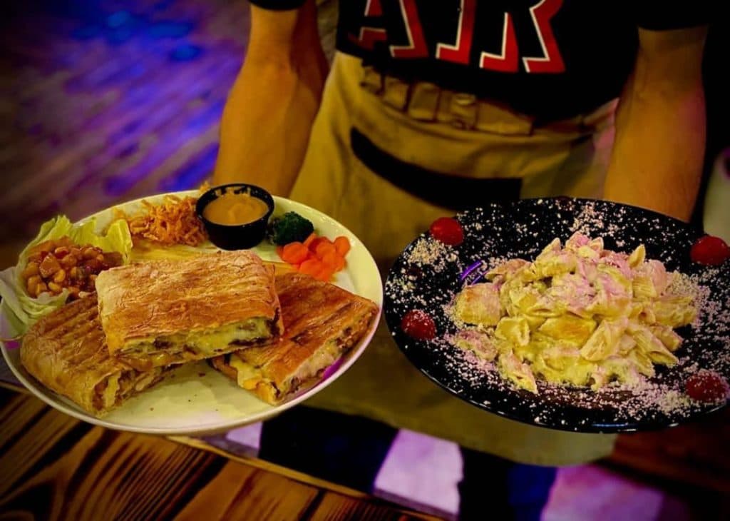 کافه رستوران کاریزما در بابلسر