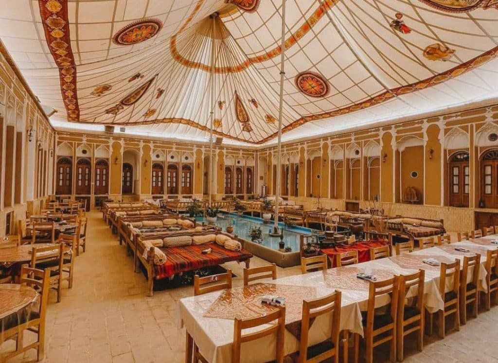 هتل اقامتی و کافه رستوران مهر در یزد