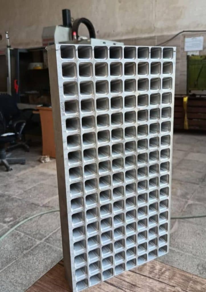 کارگاه قطعه سازی و قالب سازی گروه صنعتی فیدان در یزد