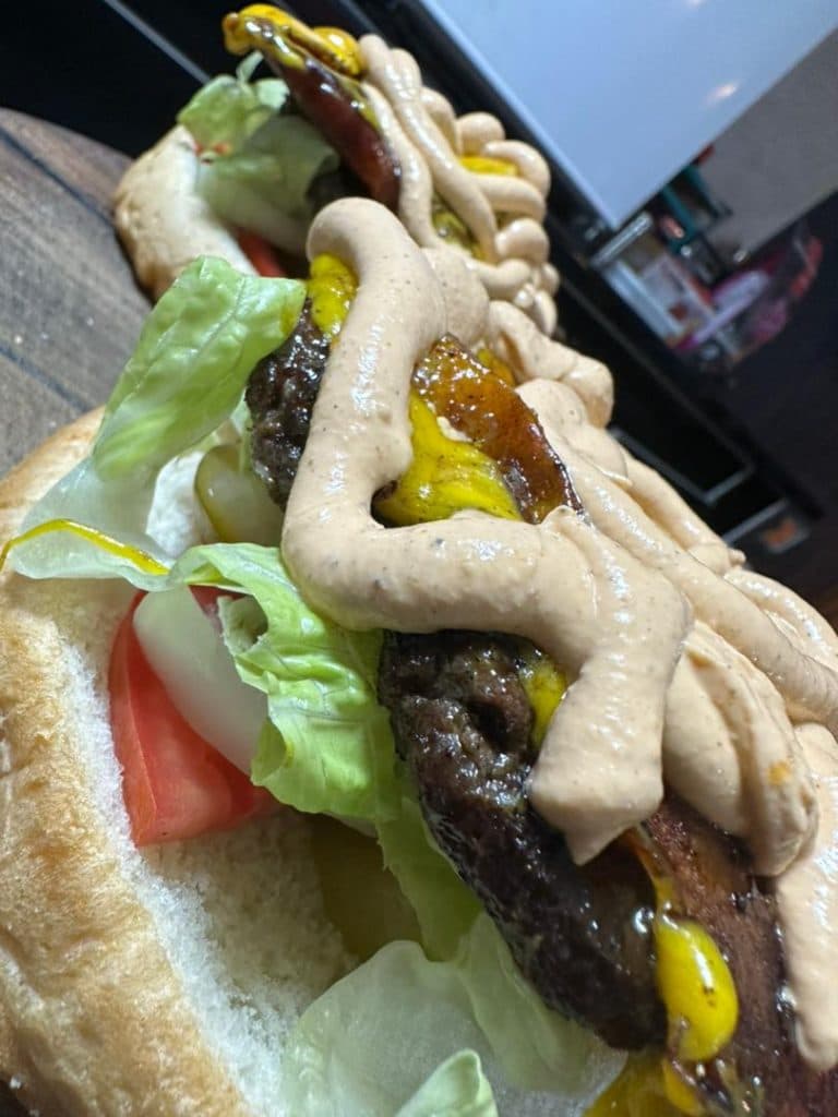 کافه و رستوران فرشید در کهنوج