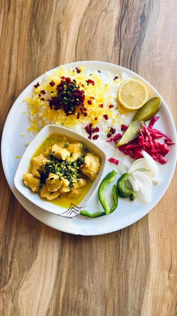 رستوران و سفره خانه سنتی عمارت یار در کرمان