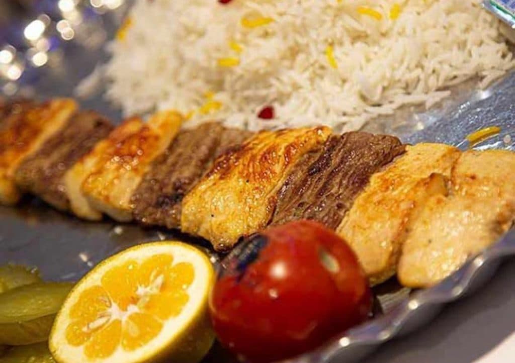 کافه رستوران سنتی محنا در شهرری تهران