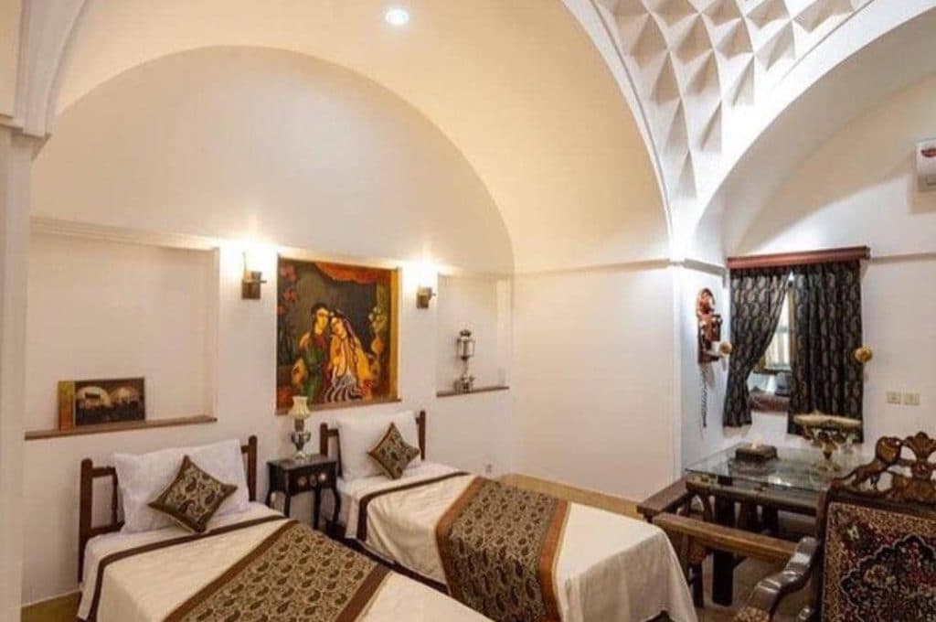 هتل اقامتی و کافه رستوران مهر در یزد