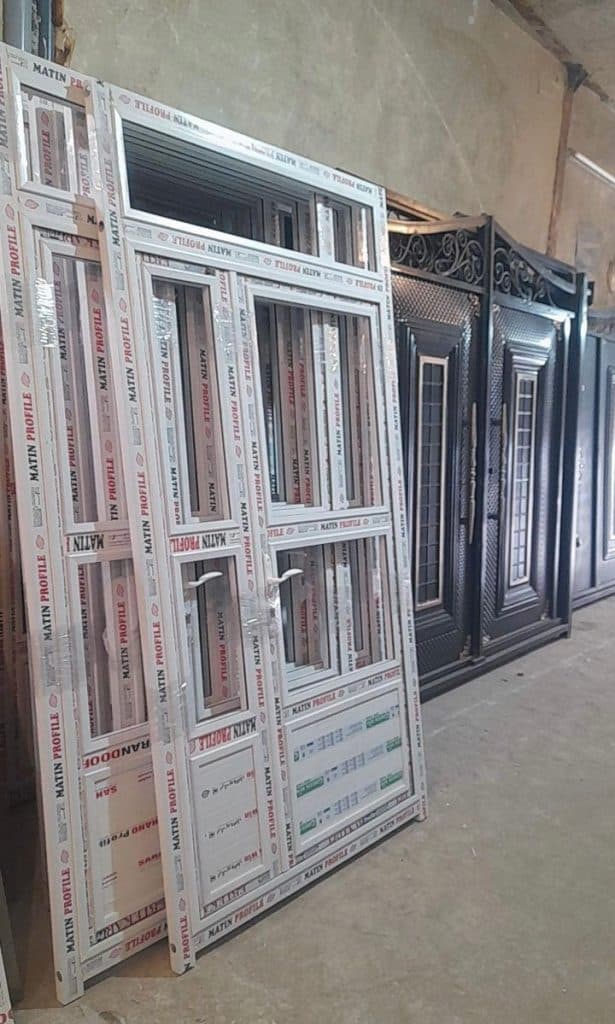 تولید و فروش درب و پنجره آهنی و پی وی سی جاوید در تبریز