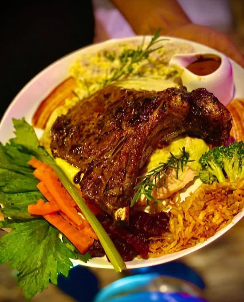 کافه رستوران کاریزما در بابلسر