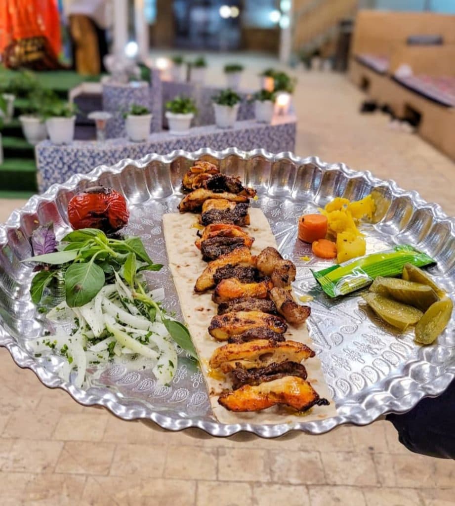 رستوران فست فود چایخانه سنتی نگین شهر فارسان در چهارمحال بختیاری