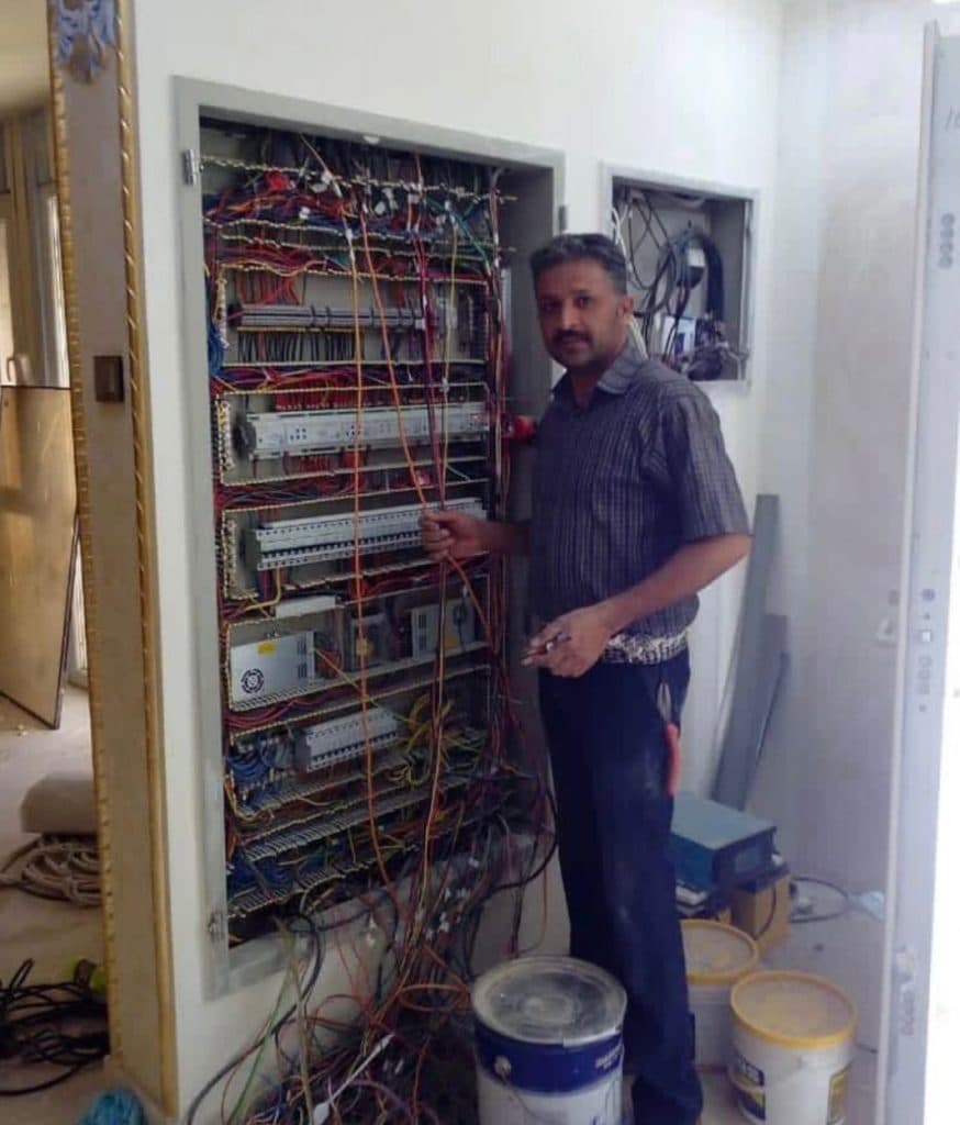 طراحی و اجرای نورپردازی نمای ساختمان و چراغ خطی جعفرپور در لار فارس