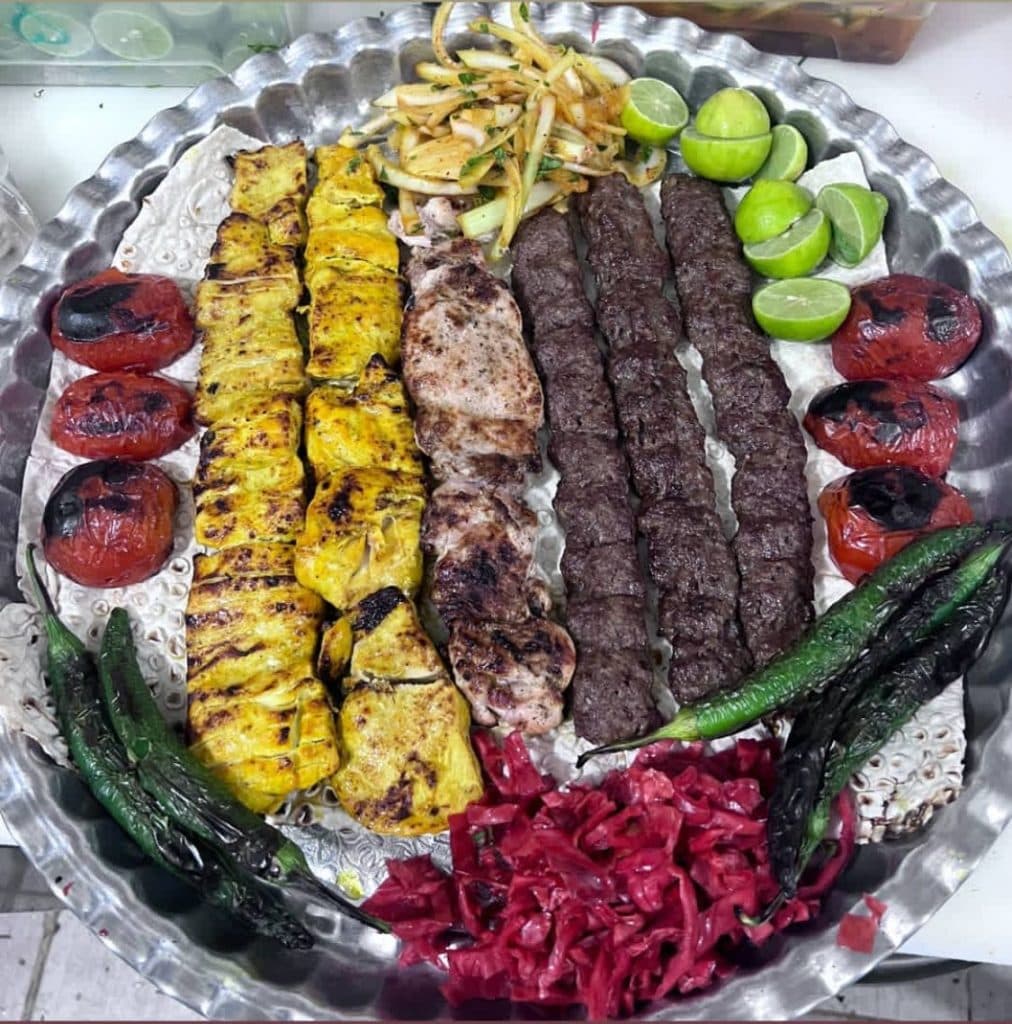 سفره خانه سنتی شبهای گناوه در بندر گناوه
