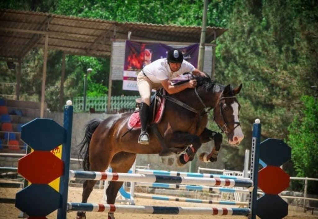 مسعود نصرتی ترینر اسب سوار و آموزش دهنده و مربی سوارکاری در تهران