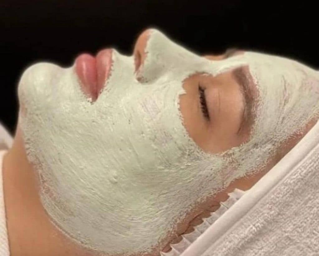 آموزش و خدمات تخصصی زیبایی و فشیال بوتاکس و مزونیدلینگ زمرد در شیراز