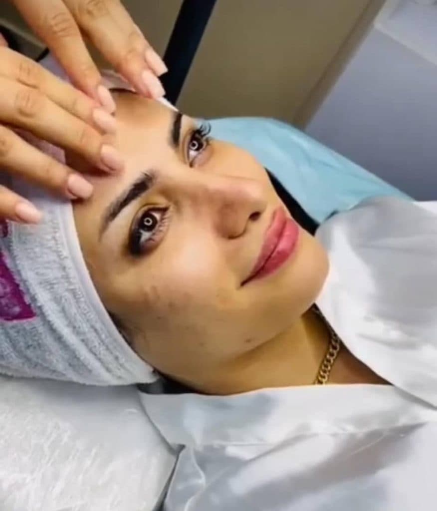 آموزش و خدمات تخصصی زیبایی و فشیال بوتاکس و مزونیدلینگ زمرد در شیراز