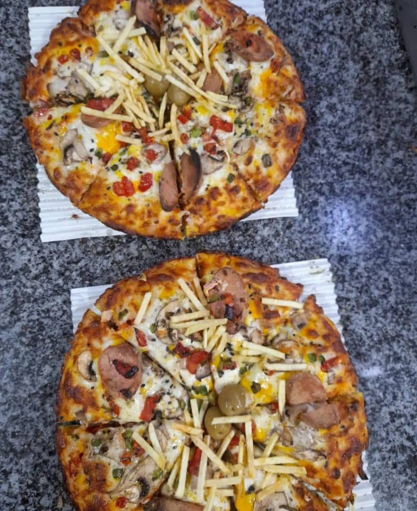 پیتزا و ساندویچ تنوری رویال برگر محمدی در آهندوست ارومیه