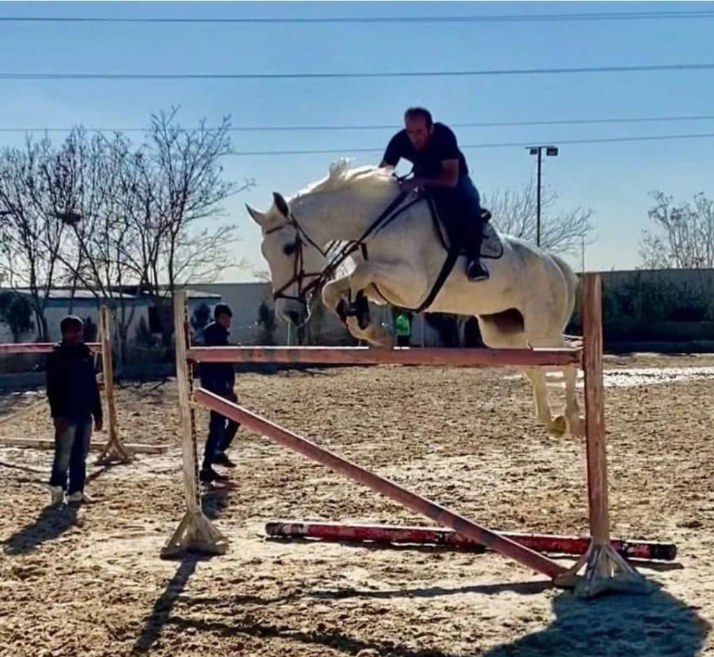 مسعود نصرتی ترینر اسب سوار و آموزش دهنده و مربی سوارکاری در تهران