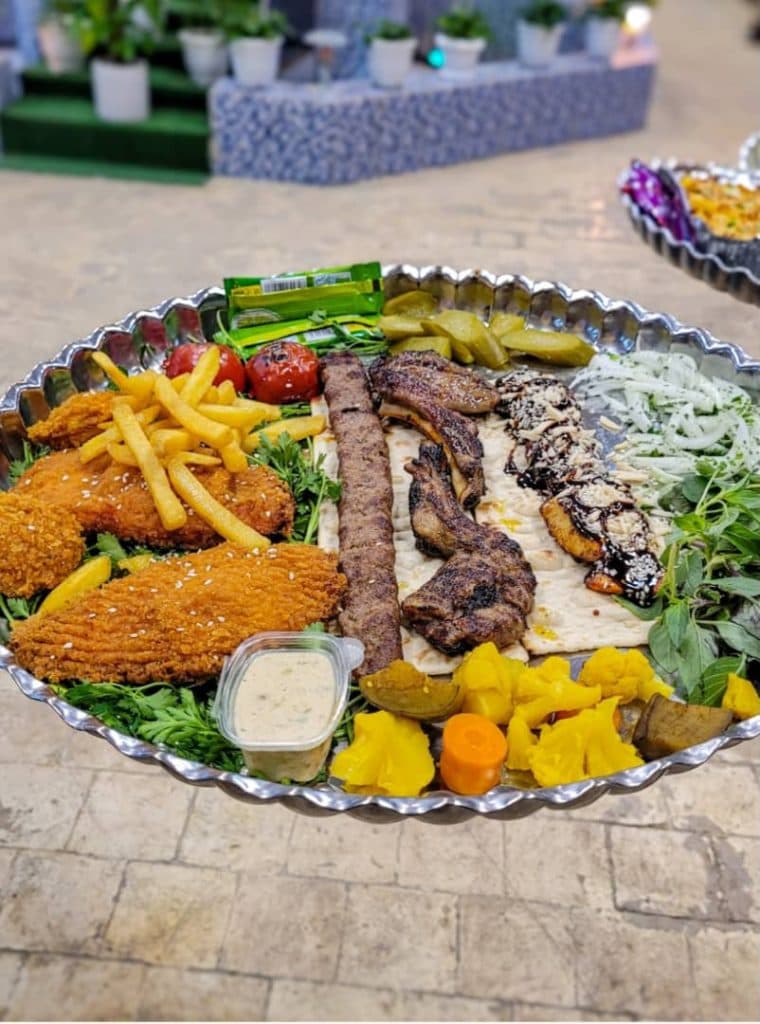 رستوران فست فود چایخانه سنتی نگین شهر فارسان در چهارمحال بختیاری